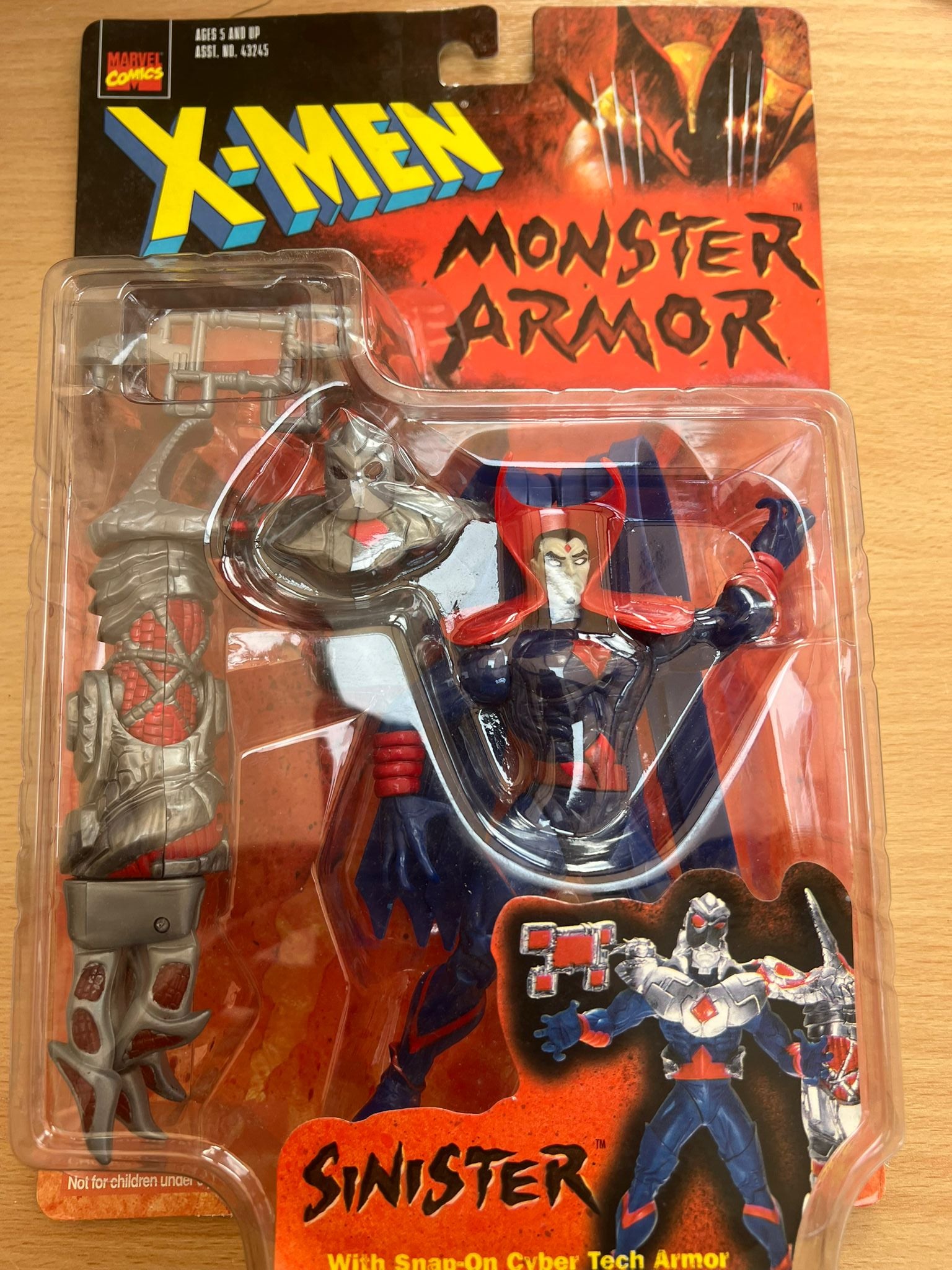 Marvel X-Men Monster Armor Sinister with Snap-On Cyber Tech Armor ToyBiz 1997