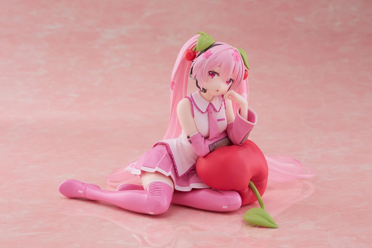 Taito Hatsune Miku Sakura Miku Cherry Cushion ver. Desktop Cute Figure 13cm