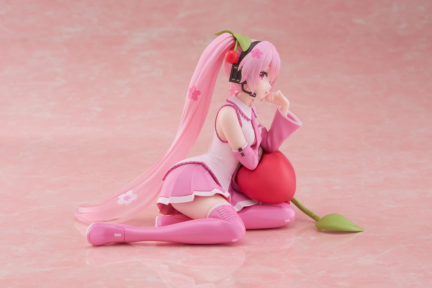 Taito Hatsune Miku Sakura Miku Cherry Cushion ver. Desktop Cute Figure 13cm