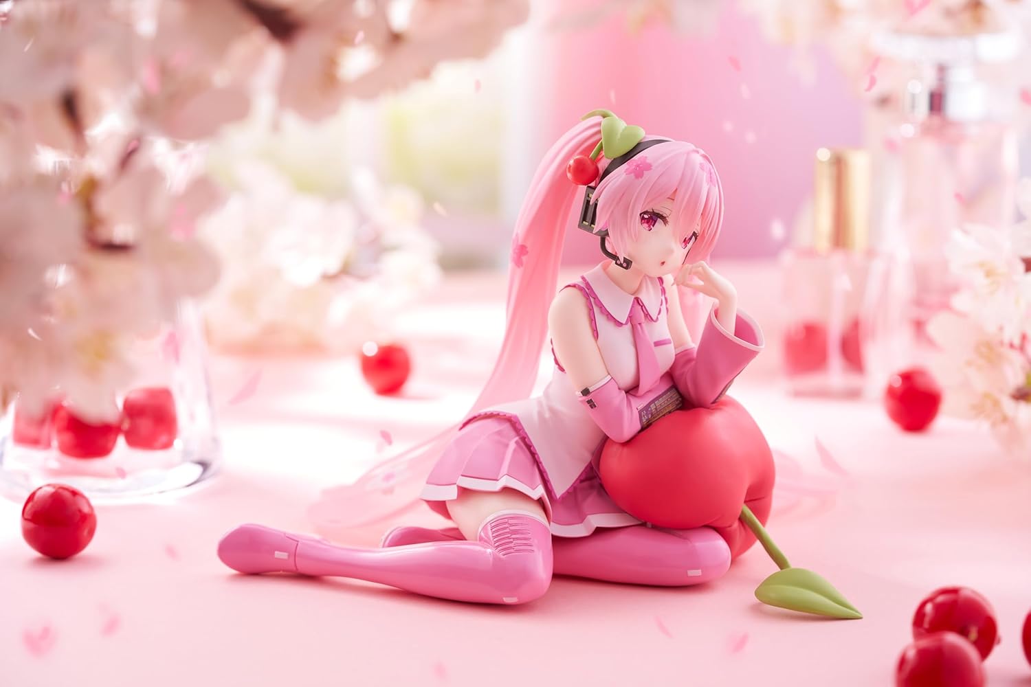 Taito Hatsune Miku Sakura Miku Cherry Cushion ver. Desktop Cute Figure 13cm