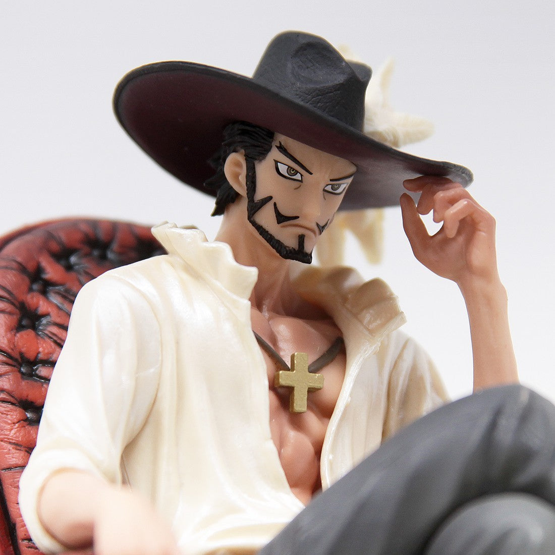 Banpresto One Piece Creator x Creator Dracule Mihawk Ver. A Figure Re-run (red) 14cm