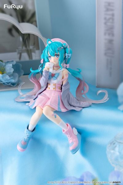 FuRyu Hatsune Miku Sailor Suit in Love Noodle Stopper Figure