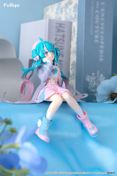 FuRyu Hatsune Miku Sailor Suit in Love Noodle Stopper Figure