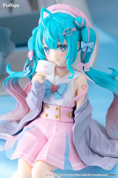 FuRyu Hatsune Miku Sailor Suit in Love Noodle Stopper Figure