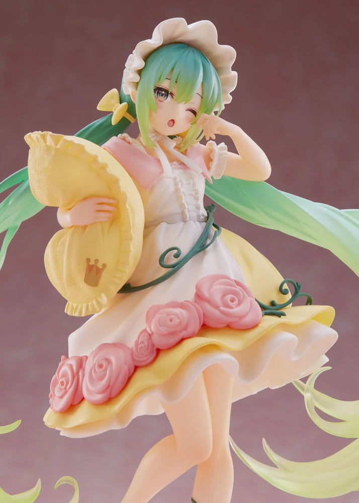 Taito Hatsune Miku Sleeping Beauty Wonderland Figure