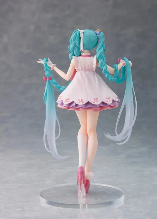 Taito Hatsune Miku Wonderland Figure Rapunzel 18cm